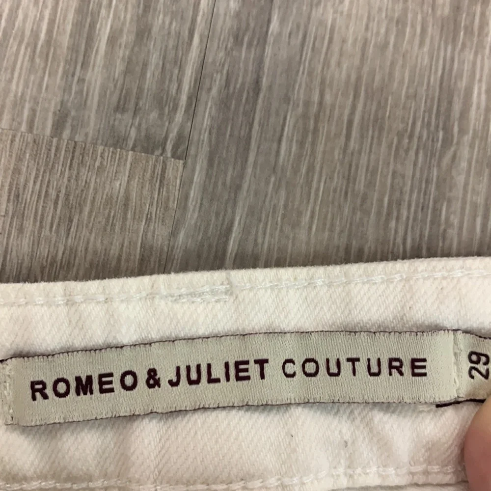 Romeo & Juliet Couture White Studded Distressed Shorts 29